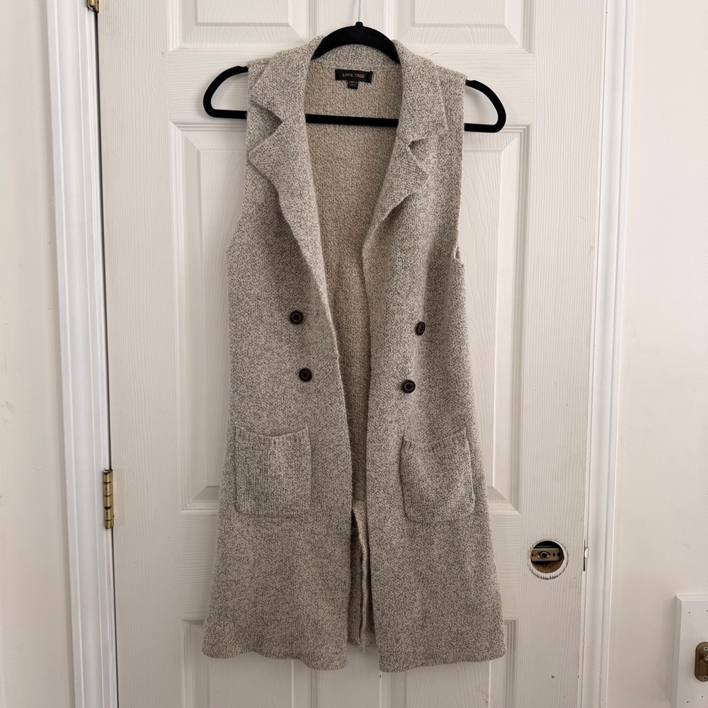 Love Tree Textured Knit Vest in Cream